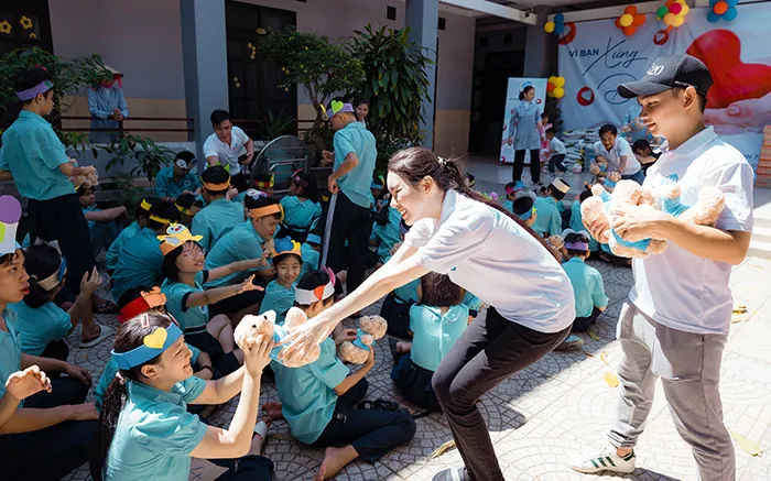 Hình ảnh nhóm chuyên gia thực hiện đánh giá cổng game uy tín