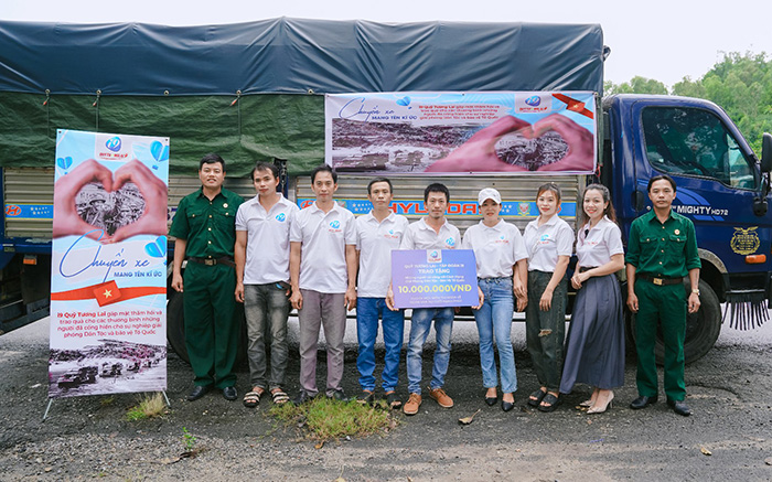 Nhân viên hỗ trợ khách hàng sẵn sàng giải đáp thắc mắc về chính sách bảo mật